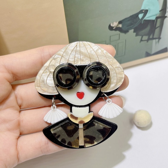 Fashion Brooch Pins Fun Chic Lady Brooch Pin Fashion Brooches Gifts for Her - Picture 2 of 7